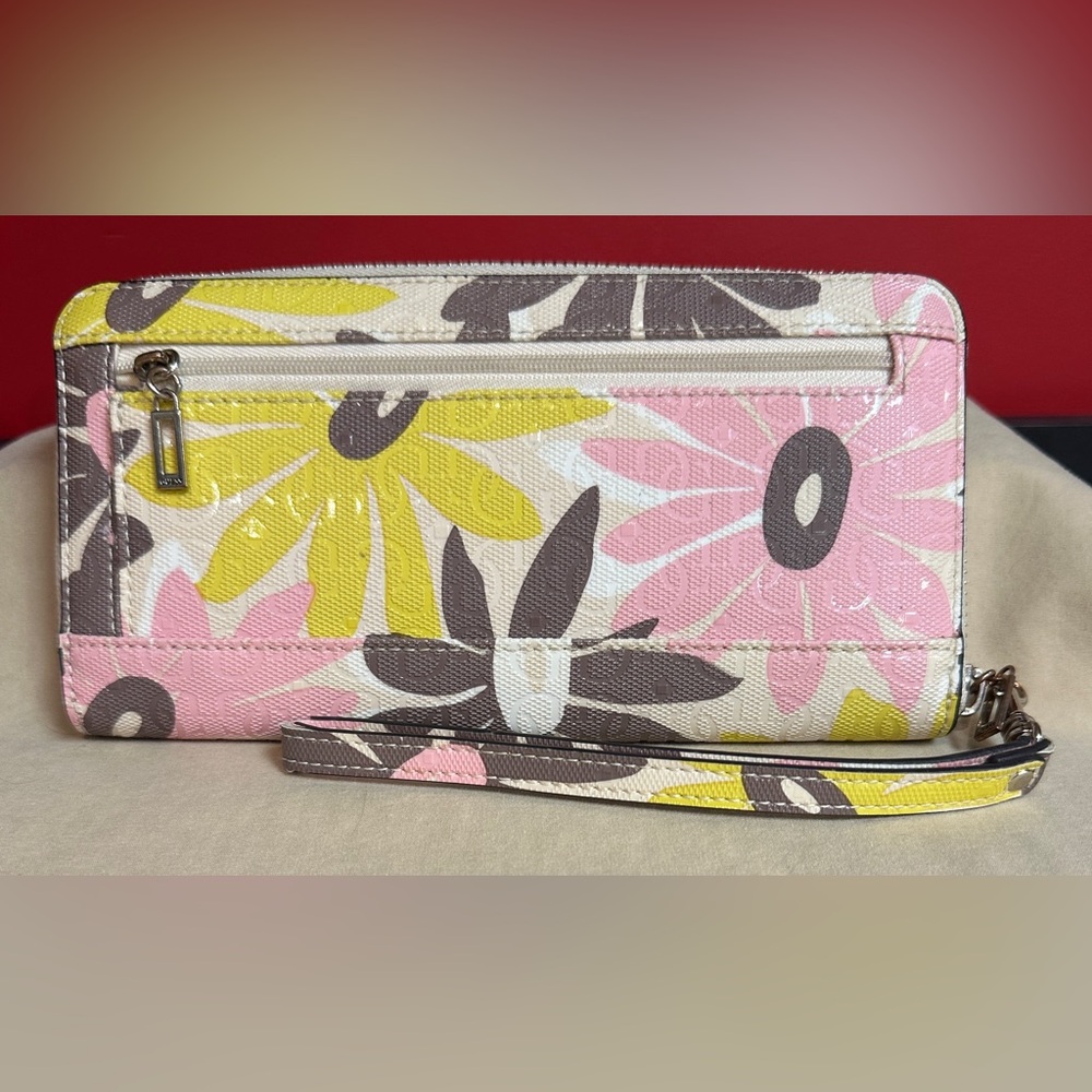 Guess MultiColor Floral Textured Coated Canvas/Fabric Zip Around Wristlet Wallet - Picture 2 of 16